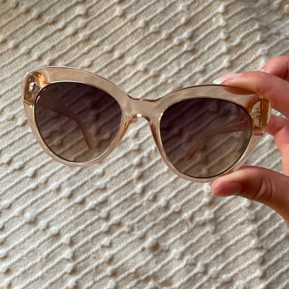 BCBG Sunglasses BRAND NEW - Picture 4 of 4